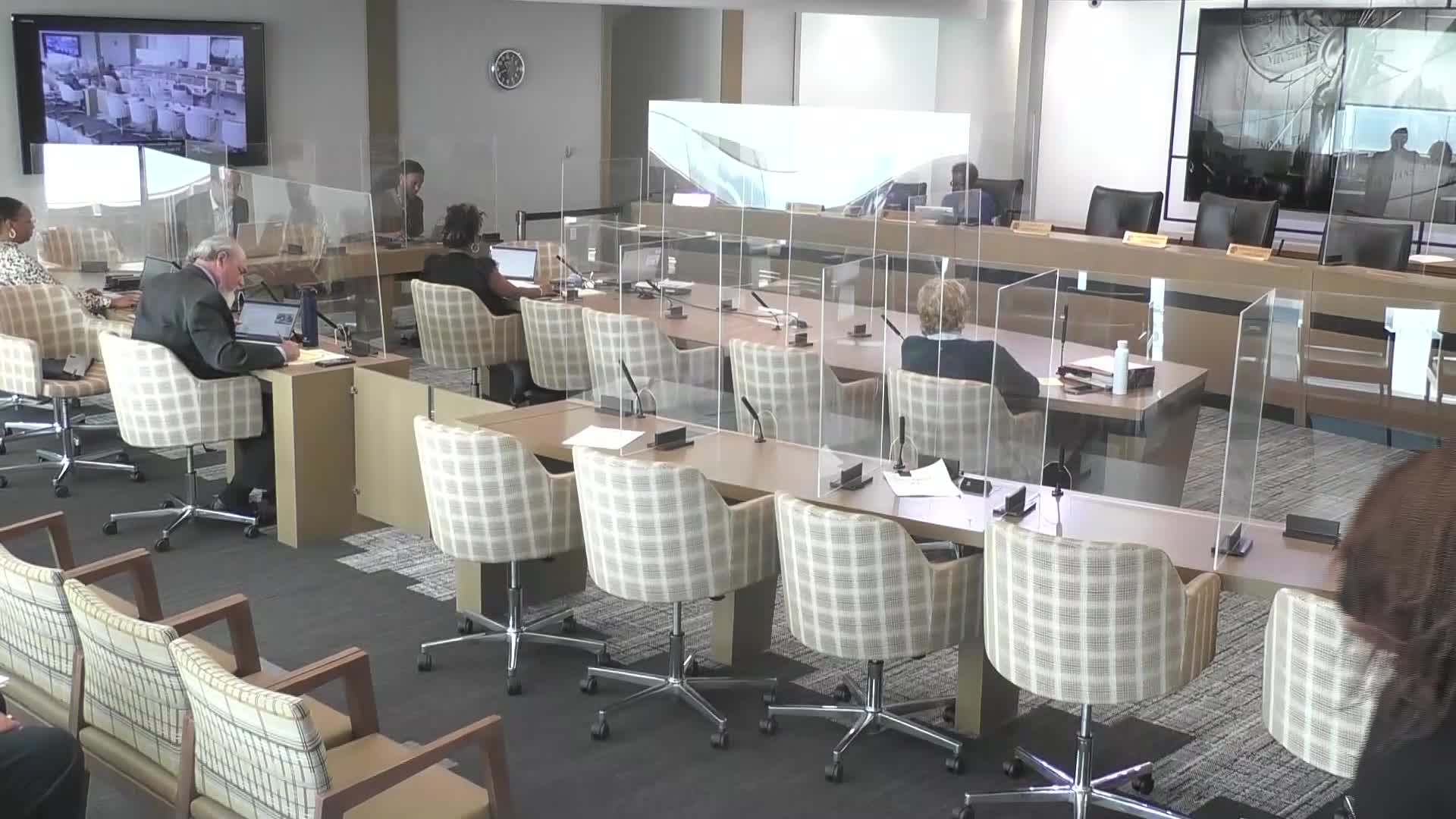 Council moves to tackle illegal super signs in Detroit