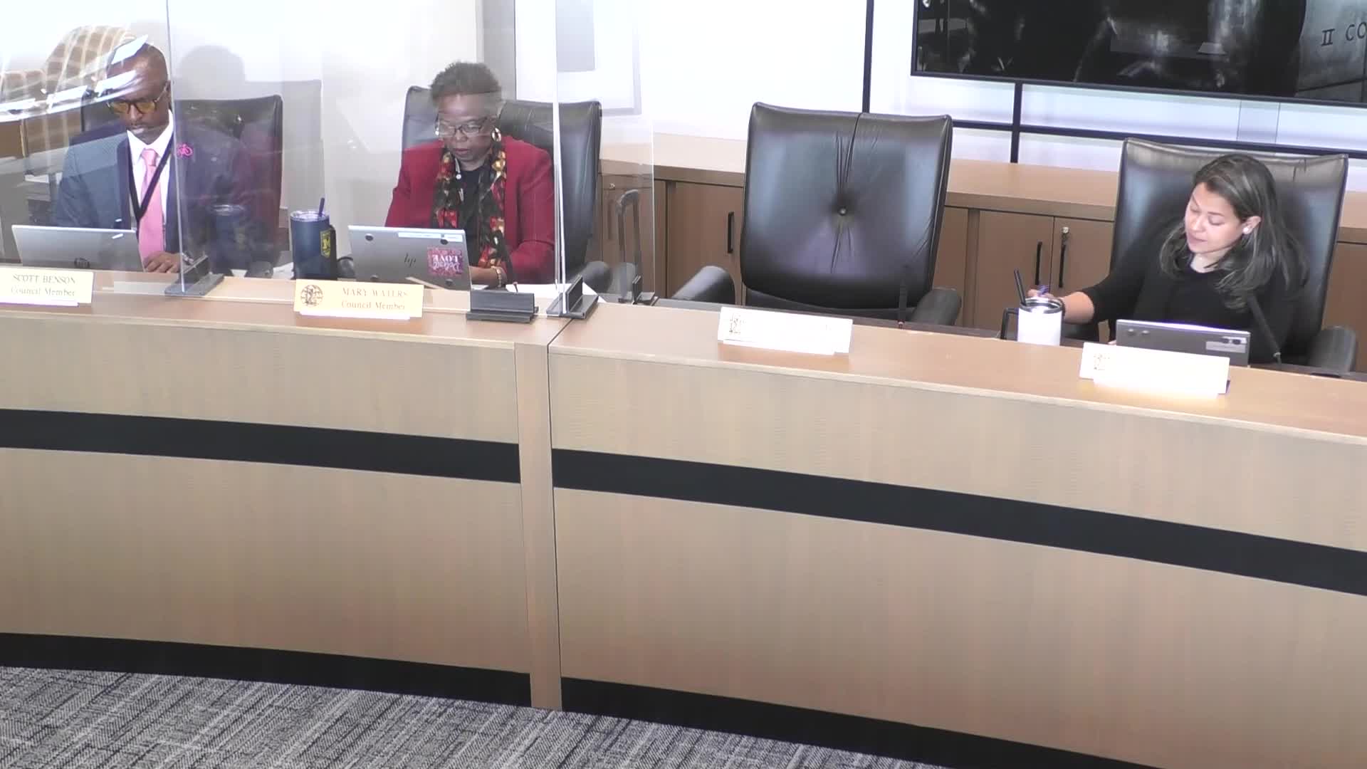 Voter discontent fuels call for uncommitted campaign strategy