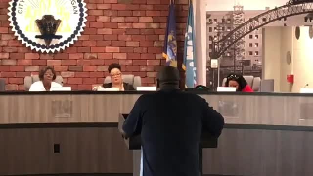 Flint resident warns of dangerous train tracks threatening safety