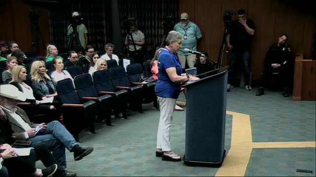 Public hearing sparks heated debate on women's rights and births