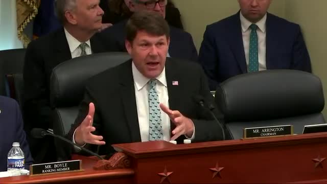 Lawmakers urge urgent action to save Social Security programs