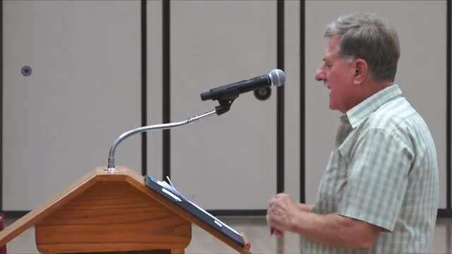 Community debates future of golf course amid water crisis