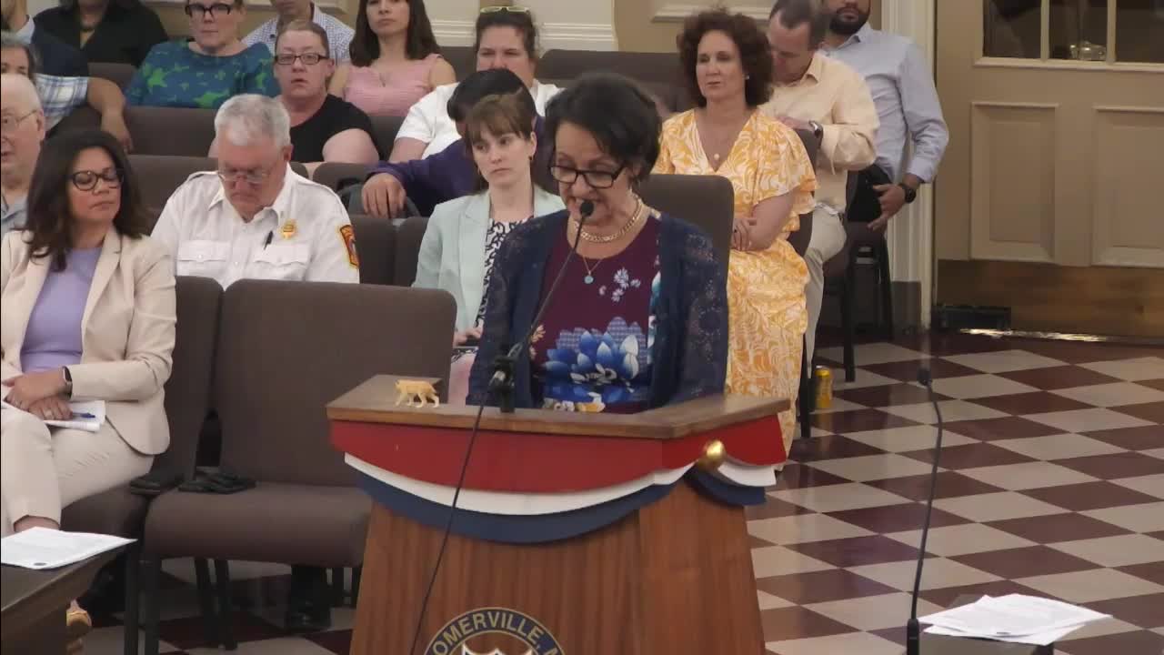 Mayor warns against cuts that threaten city services