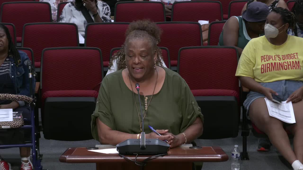 Residents demand action on neglected alleys and traffic chaos