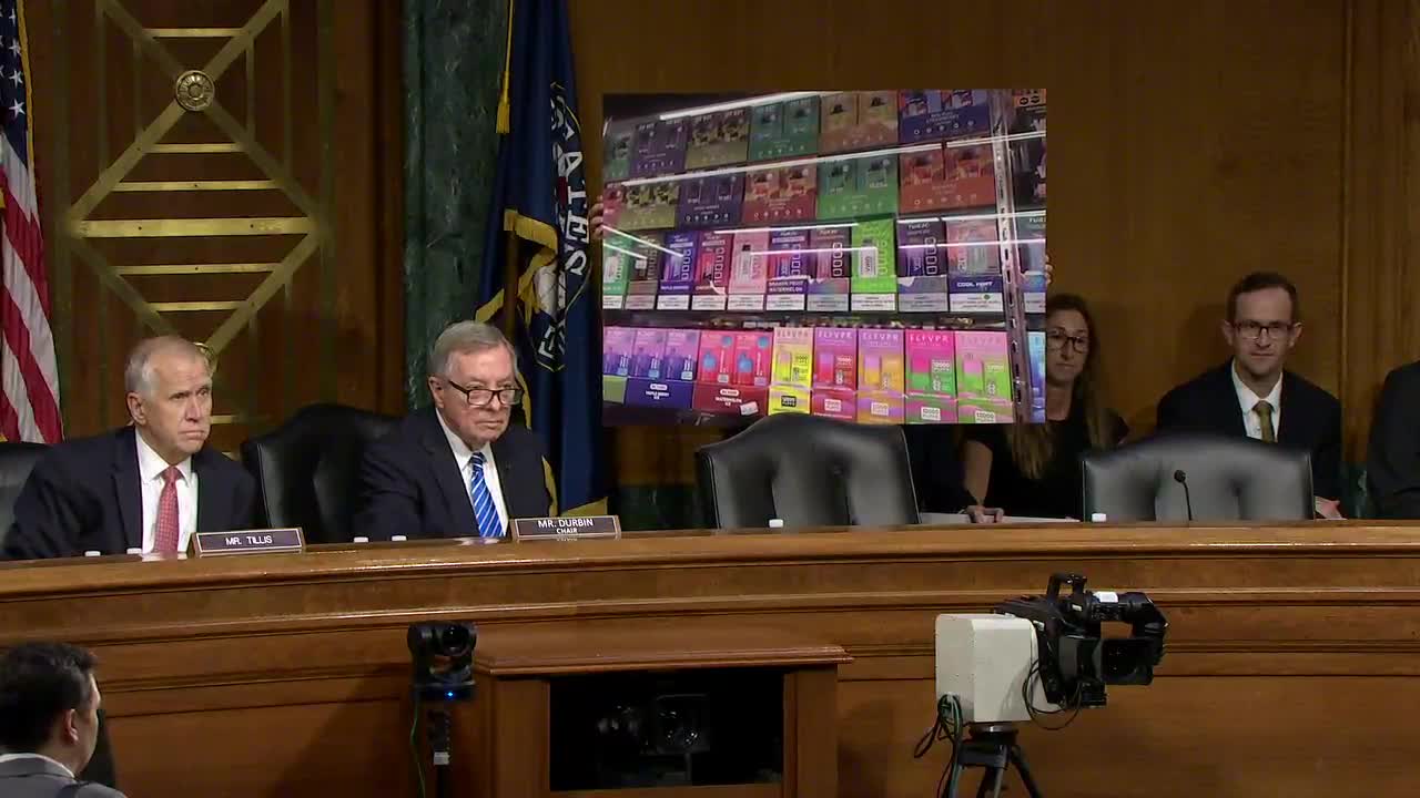 Senators demand urgent action against illegal vaping products