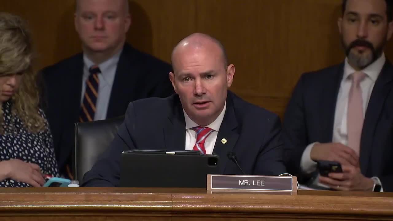 Senators demand urgent action against illegal e-cigarette sales