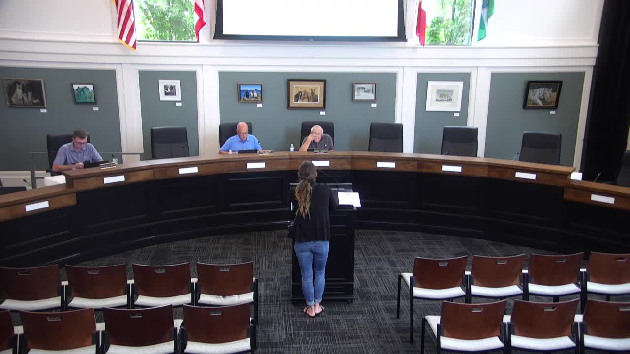 Homeowner battles for privacy fence amid safety concerns