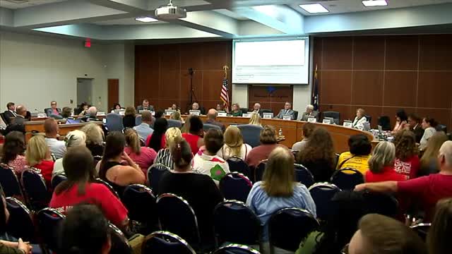 School board votes on contentious teacher union agreement