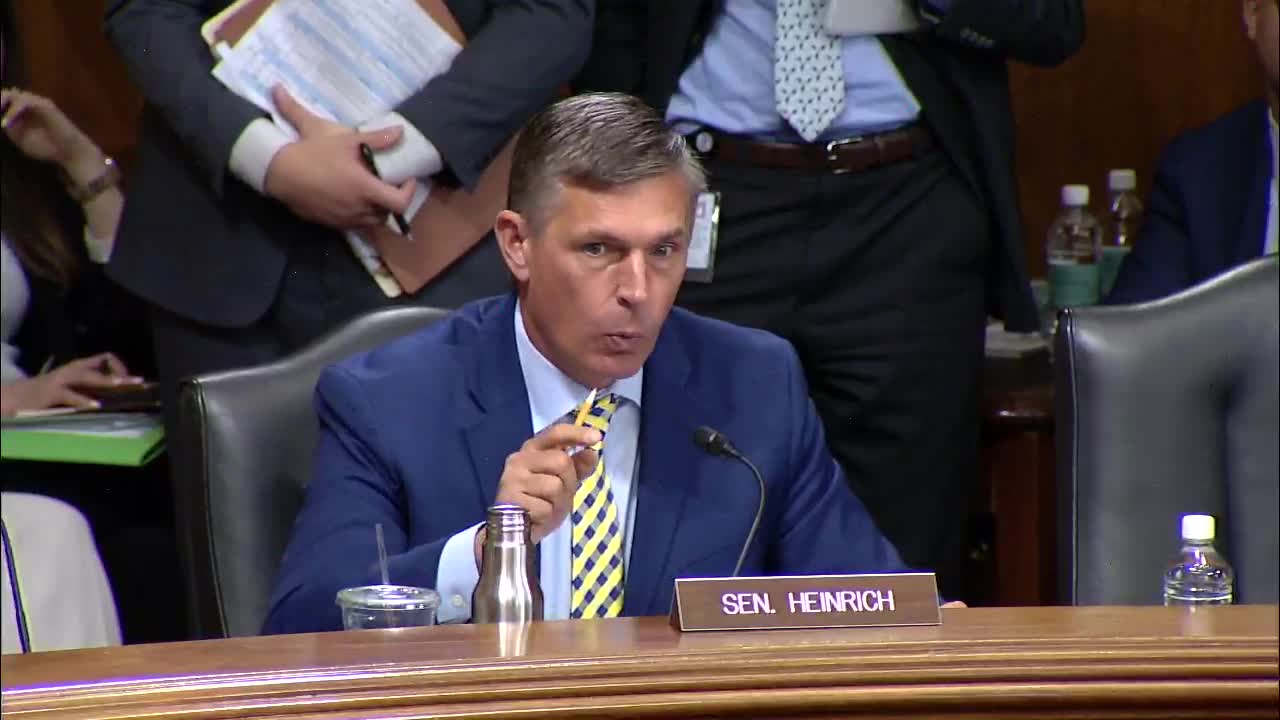 Senate committee advances crucial energy reform bill