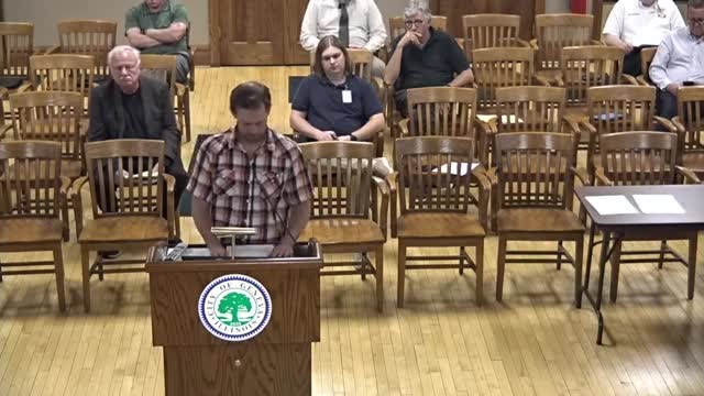 Beekeeper defends hives amid neighbor complaints at city council
