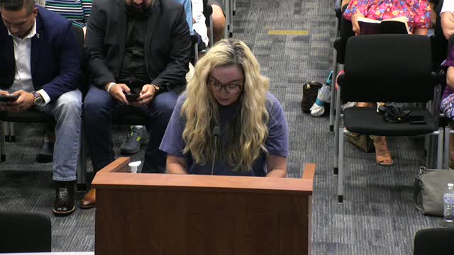 Librarians and students rally against book bans in KDISD