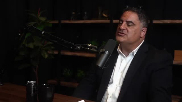 Political Insider Calls for Genuine Populist Leadership