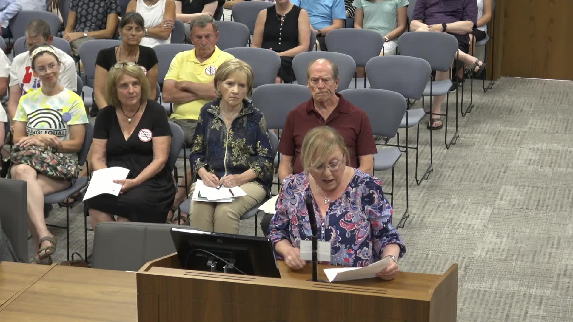 Residents rally against costly zoo proposal in Wheaton