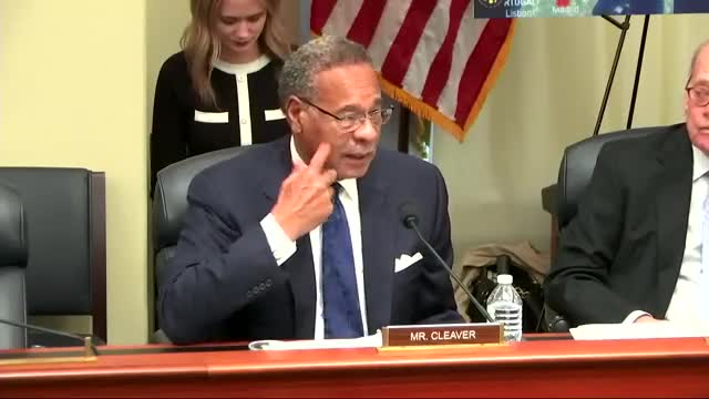 Lawmakers debate urgent support for Ukraine amid Russian threats