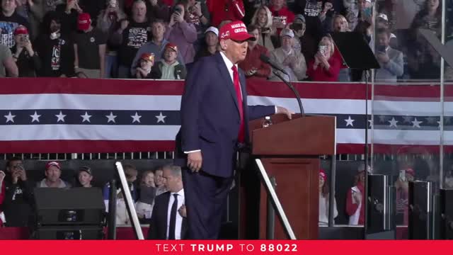 Trump rallies massive crowd in Wisconsin ahead of election