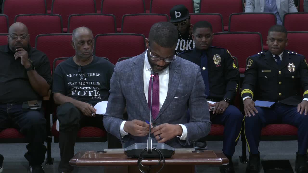 Birmingham mayor proposes aggressive plan to boost police recruitment