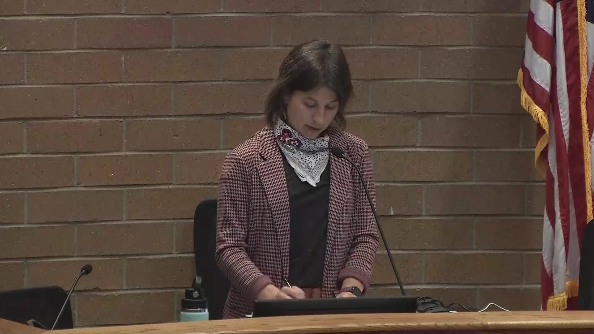 Pet City fights city council decision to shut down store