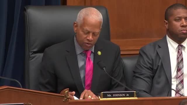 FAA vows to enhance oversight after Boeing tire explosion