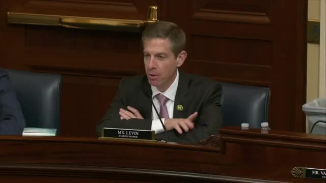Lawmakers confront staggering $932 million cost overruns