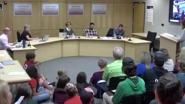 Teachers and parents demand urgent contract negotiations for schools