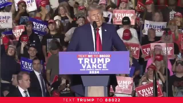 Trump rallies supporters with promise to restore American dream