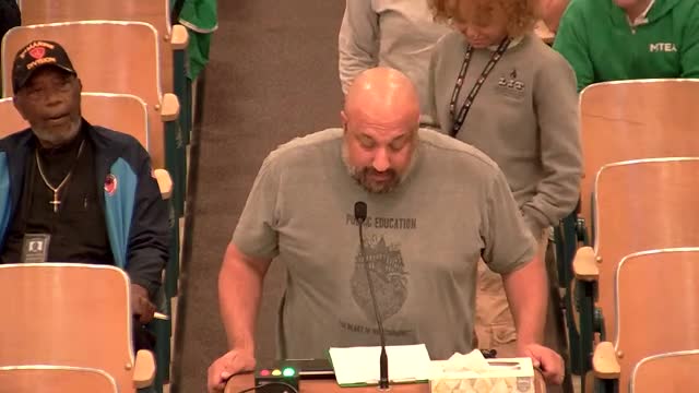 Milwaukee community rallies against police in schools