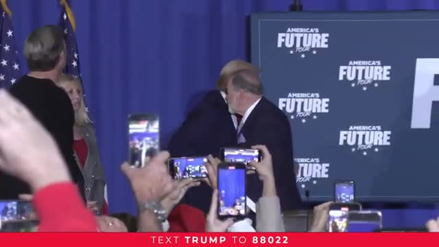 Trump champions American pride in unconventional forum