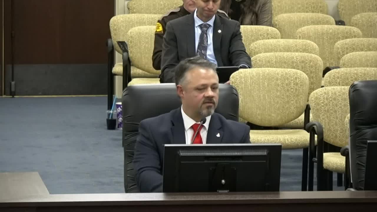 Youth entrepreneurs push for business license reform