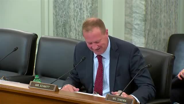 SpaceX races to land astronauts on the moon first