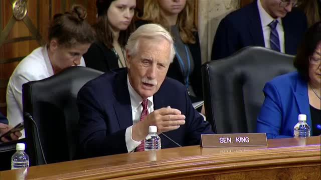 Senator demands urgent funding for national parks maintenance