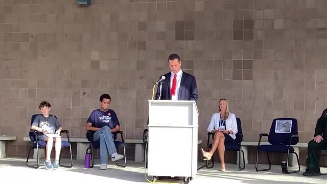 Oakview Middle School honors veterans with heartfelt tribute