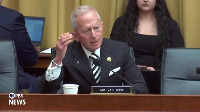 Congressman challenges Secretary on controversial child welfare rule