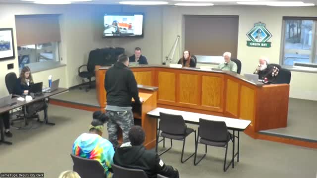 Gas station employee fights to keep job amid past troubles