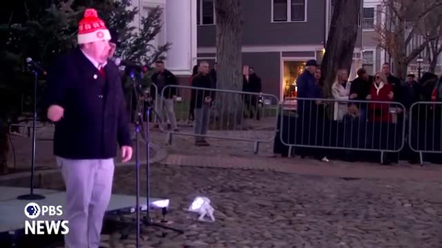 Nantucket kicks off holiday season with festive tree lighting