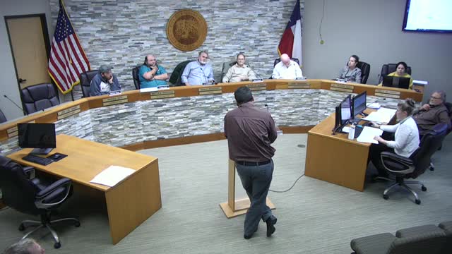 Lake Jackson planners direct staff to draft clearer landscaping rules for small infill lots and preserved trees