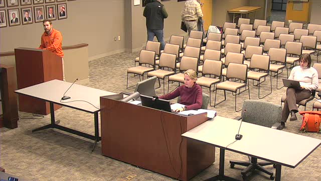 Commission reviews draft comprehensive plan chapters; discussion centers on housing wording, historic preservation and energy-efficiency language