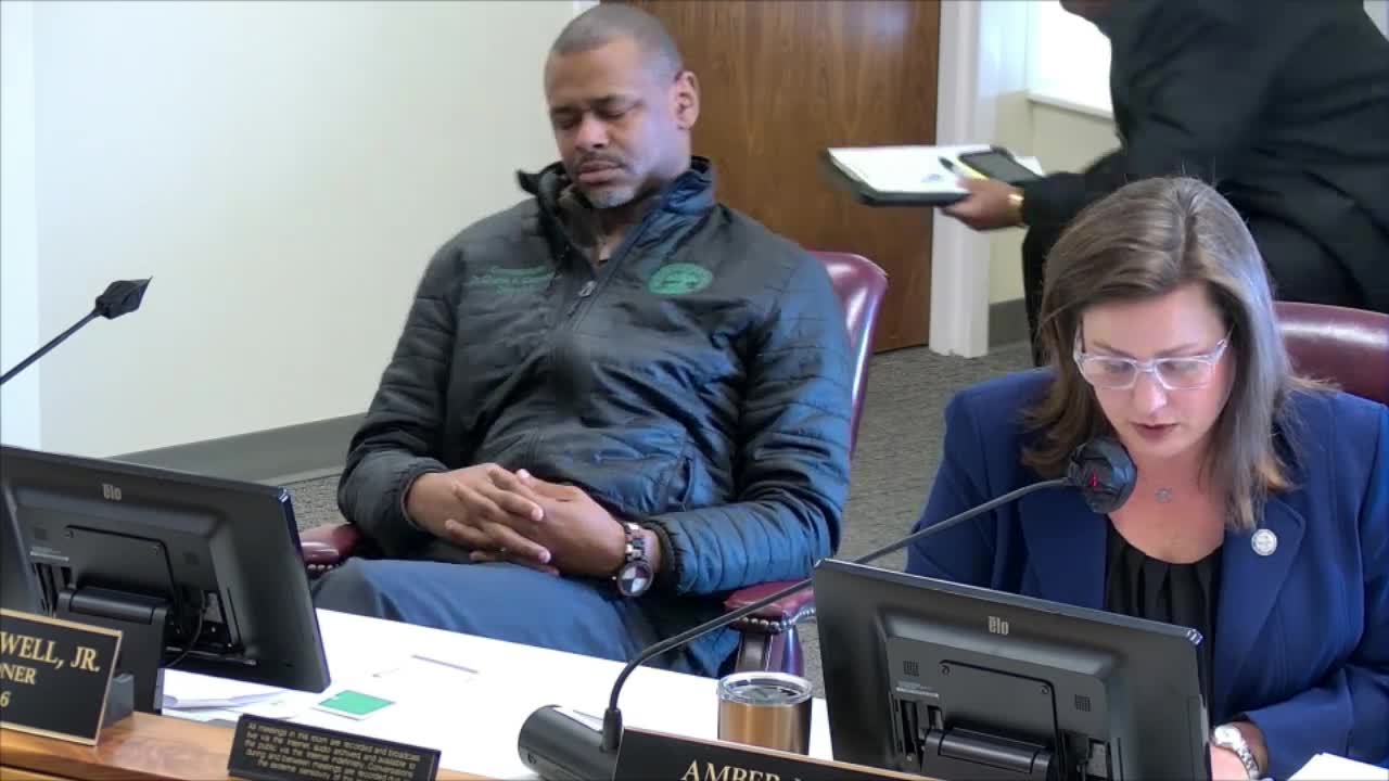 Memphis Shelby County Schools face leadership crisis as commissioners debate 90-day funding moratorium