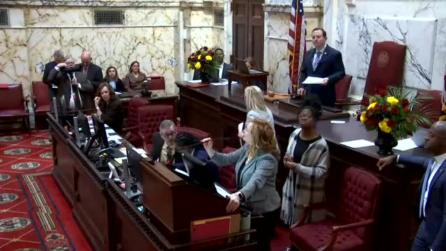 Senate adopts amendment to Rule 26(a) to cap bill drafts and introductions