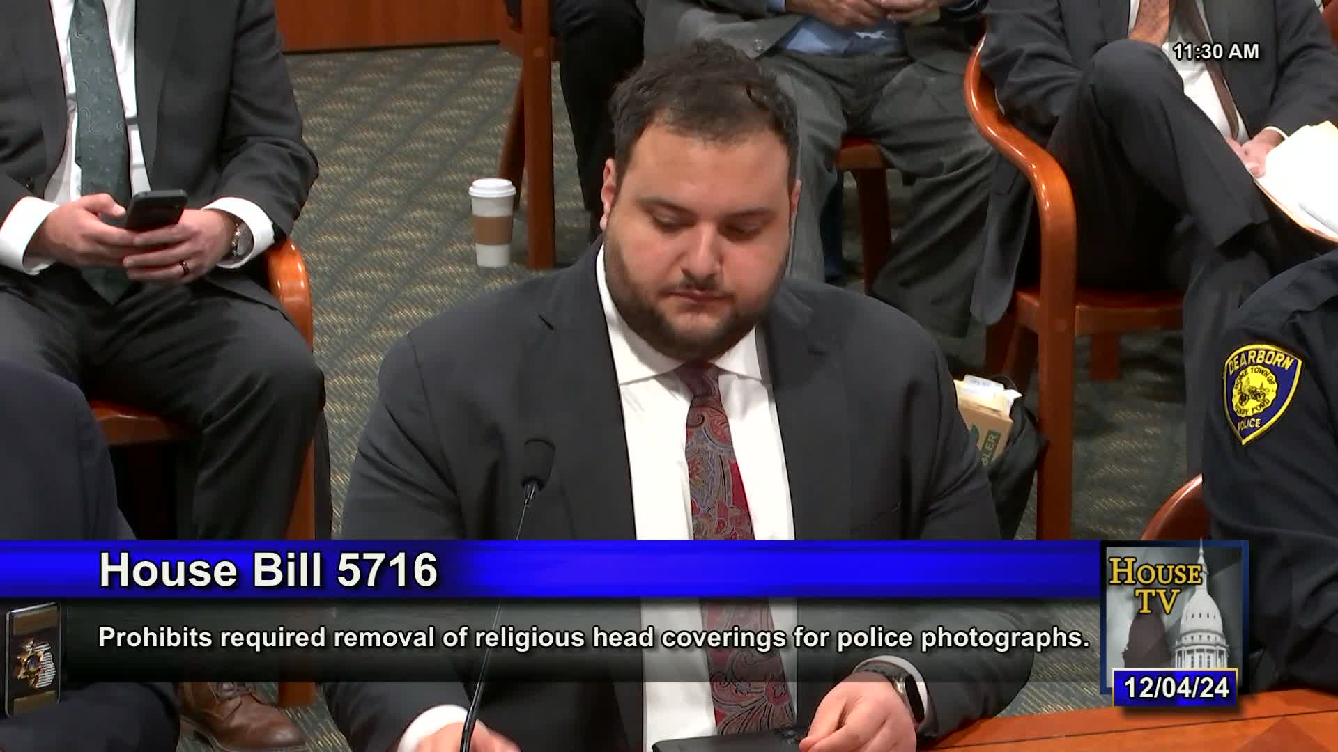 Michigan lawmakers advance bill to protect religious head coverings during police searches