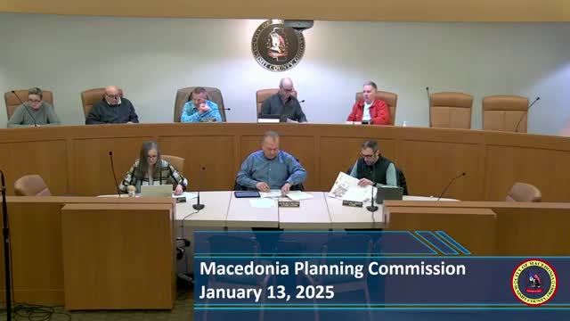 Planning commission approves preliminary plan for site; requires perpetual shared-parking agreement and bars retreat living units