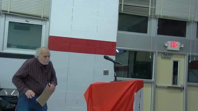 Resident urges East Islip Board to require financial literacy for grades 9–12