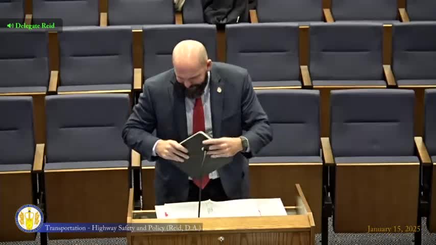 Panel approves bill allowing local social-service vehicles to use amber lights when responding to law-enforcement requests