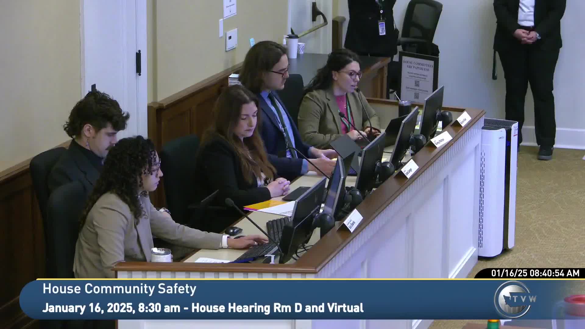 Committee adopts amendment, forwards animal-fighting bill to floor