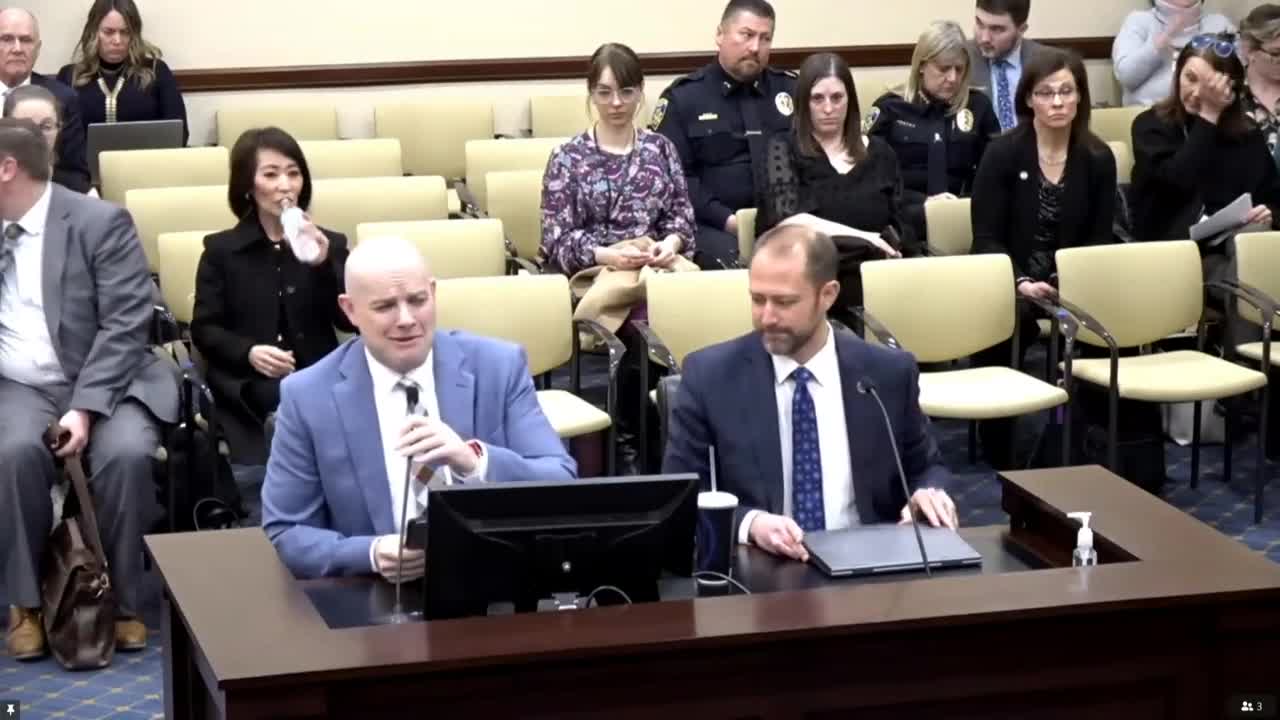 Committee backs bill to require professional qualifications for county auditors in first-class counties