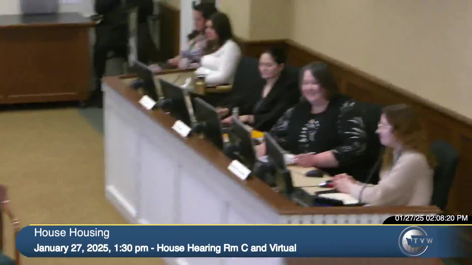 Committee hears substitute proposal to allow one mobile dwelling per lot in UGAs with hookup rules