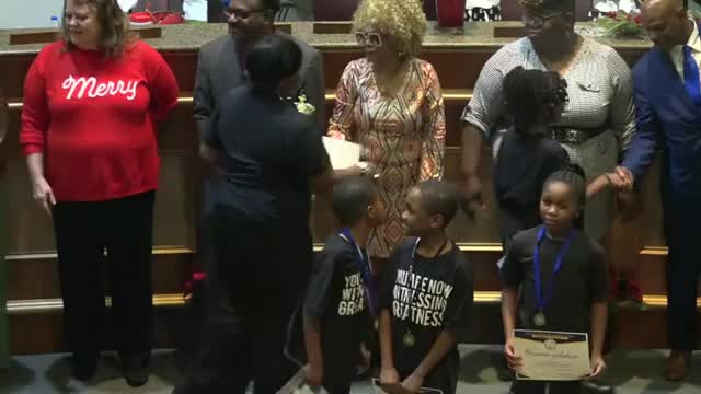 Twin Elementary swim team wins metro region championship and advances to state finals