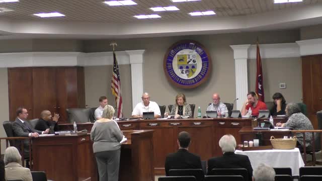Auditor Dan Hancock presents Fayetteville's financial audit results to new aldermen