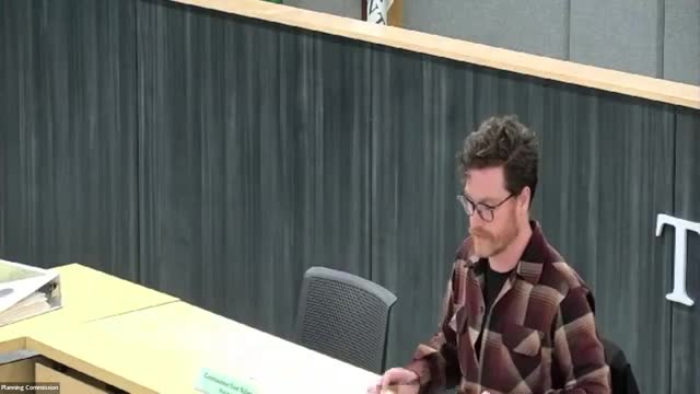 Planning commission introduces new associate planner, lists staff vacancies; approves agenda and minutes