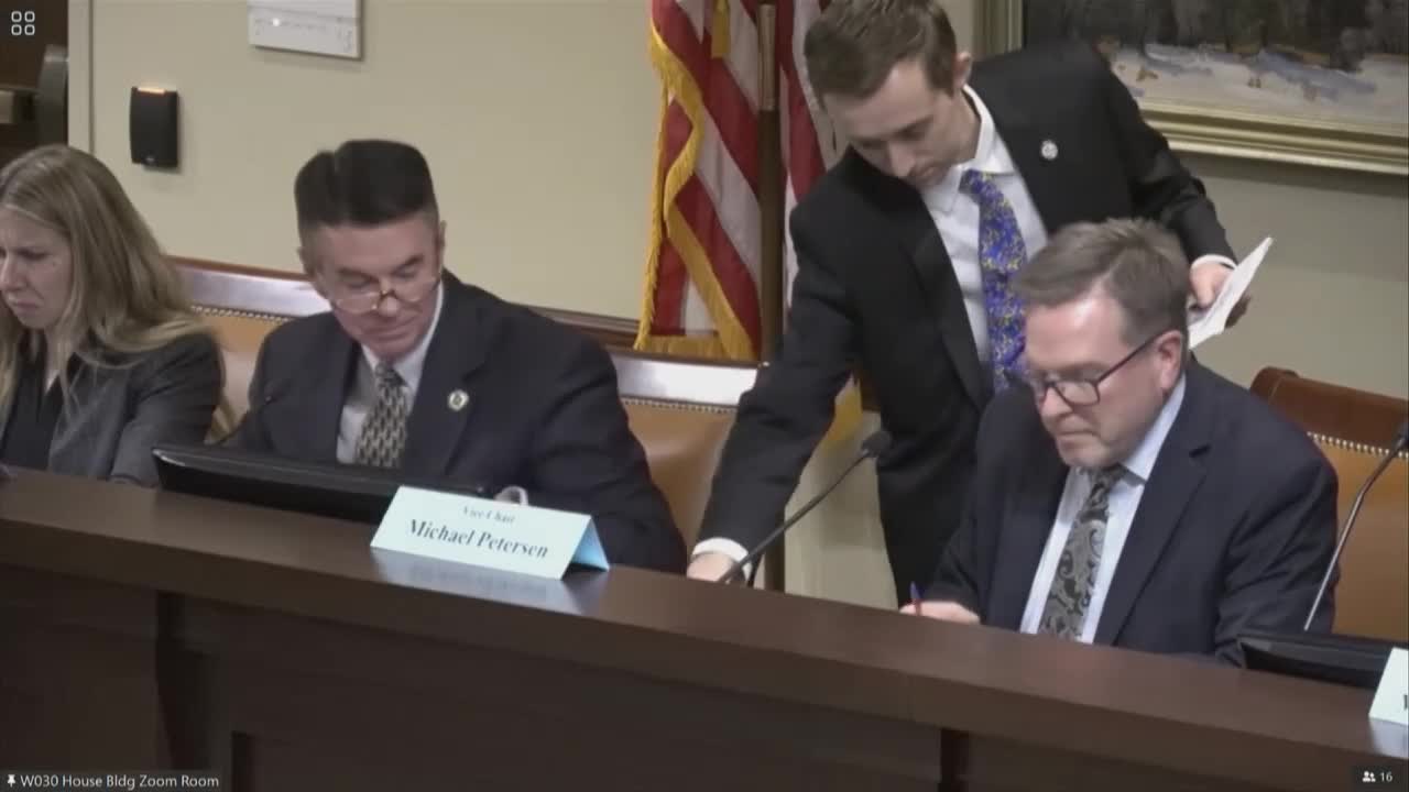 Committee approves first substitute to expand prohibitions on altering political signs