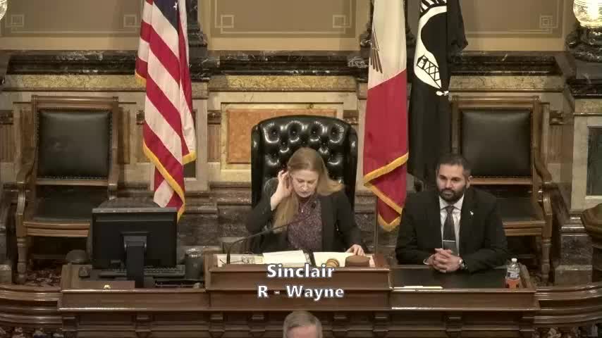 Iowa Senate adopts credentials report and administers oath to Mike Zimmer after special election certification